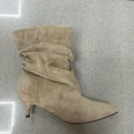BOTA FRUNCIDA TACON BAJO KAKI