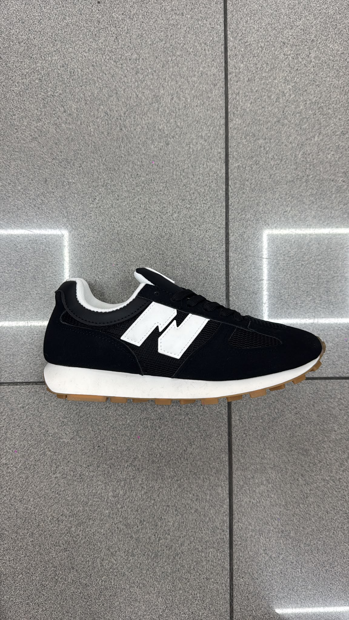 WhatsApp Image 2026-09-08 at 15.26.17 NEW BALANCE BASICA NEGRA - Imagen 1