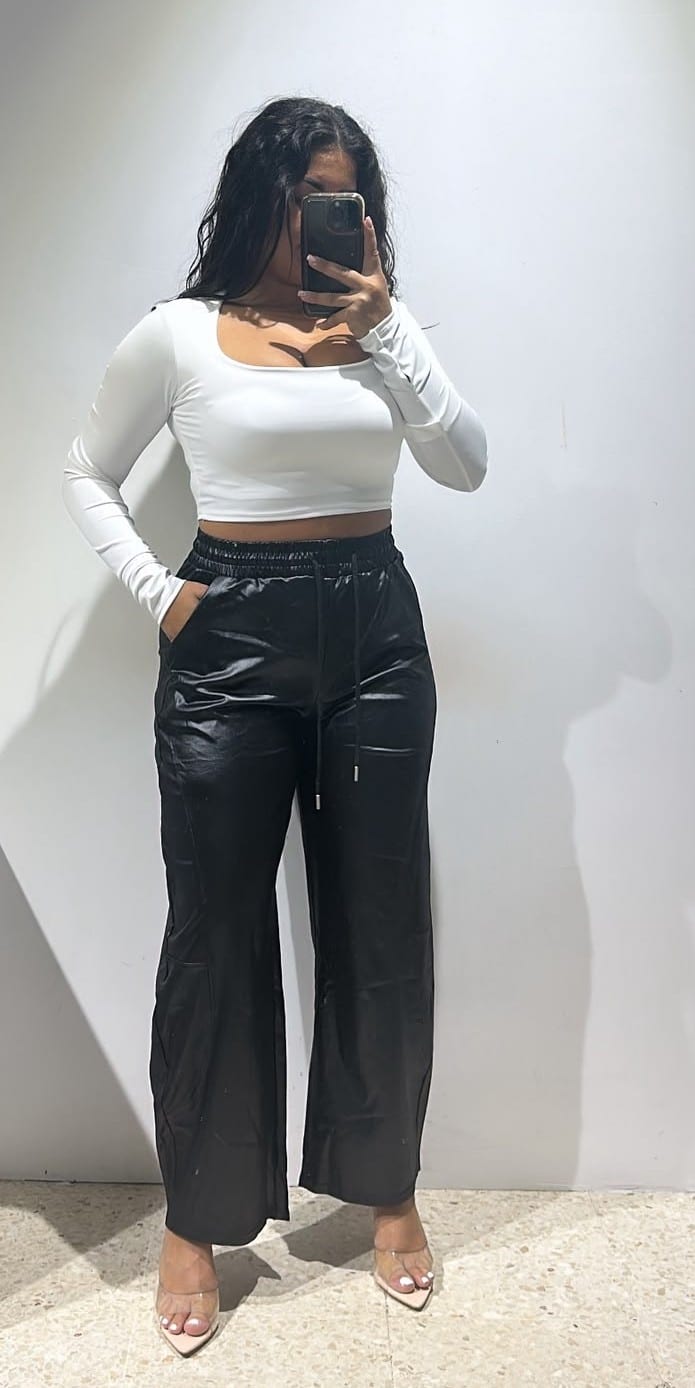 WhatsApp Image 2026-09-16 at 17.22.52 PANTALON ANCHO POLIPIEL - Imagen 1