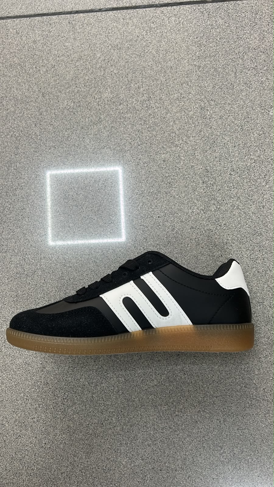 WhatsApp Image 2026-10-02 at 15.57.26 DEPORTIVA SAMBA ZIGZAG NEGRA - Imagen 1