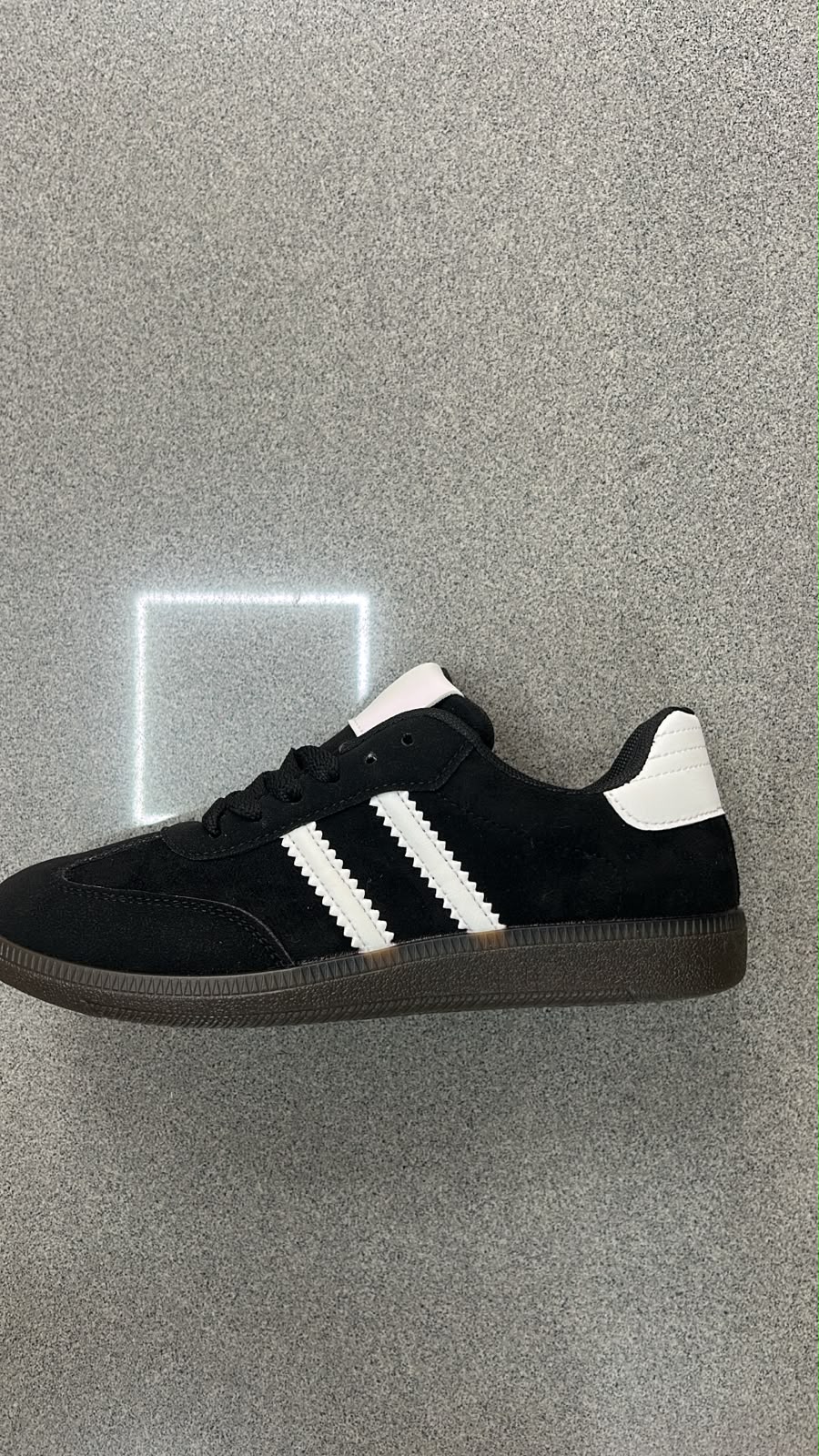 WhatsApp Image 2026-10-02 at 16.01.30 DEPORTIVA SAMBA LOW NEGRA - Imagen 1
