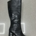 BOTA ALTA POLIPIEL ESCAMAS NEGRAS