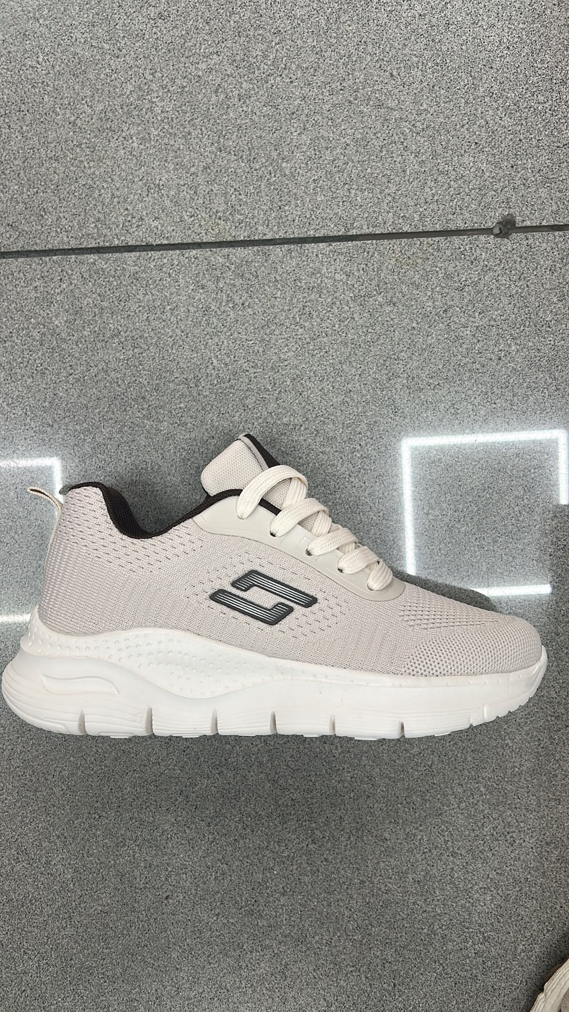 WhatsApp Image 2026-10-19 at 12.02.44 SKECHERS BEIGE - Imagen 1