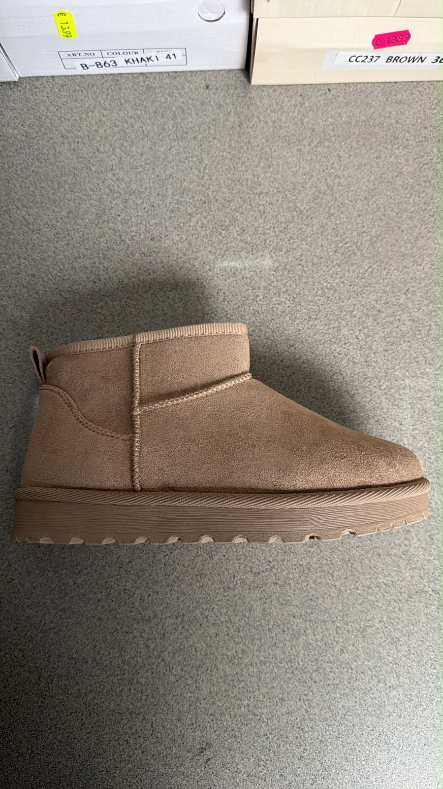 WhatsApp Image 2026-10-27 at 12.18.26 BOTA UGG KAKI - Imagen 1