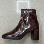 BOTA BAJA ESCAMAS BURDEOS