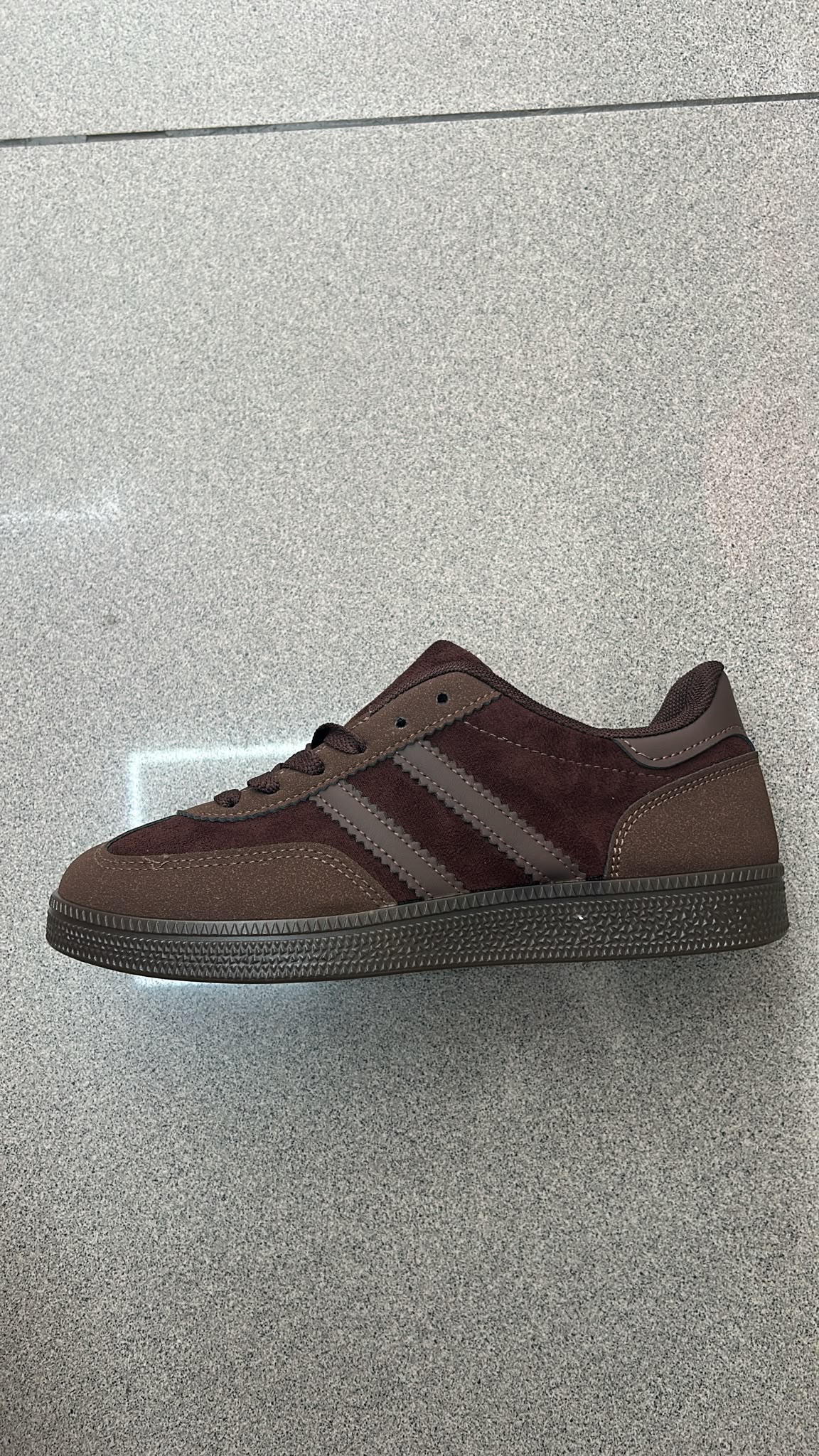 WhatsApp Image UI9I-10-19 at 12.02.44 DEPORTIVA SAMBA LOW COFFEE - Imagen 1