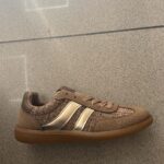 DEPORTIVA TAUPE CON RAFIA